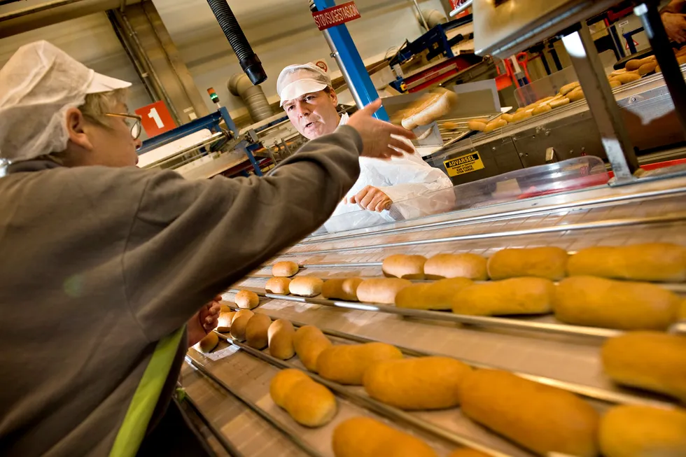 Frem til nå har Lantmännen Unibake Norway produsert blant annet pølsebrød i sin fabrikk på Langhus (bildet). Nå utvider selskapet med enda en fabrikk på Lierstranda der det skal lages bake off-produkter for storhusholdningsmarkedet.