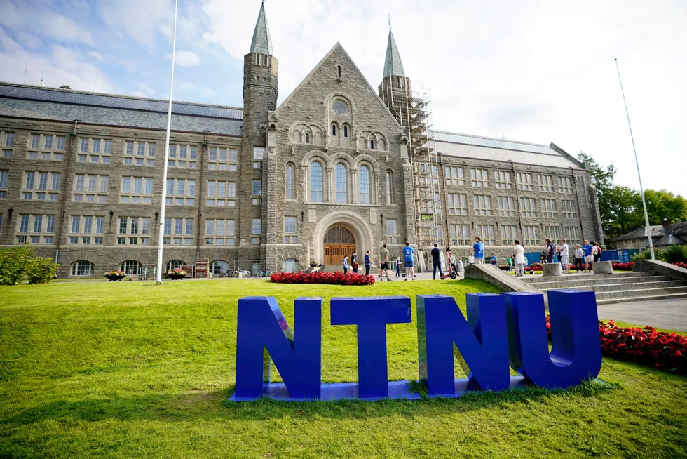 NTNU er ett av flere universiteter som er skeptiske til loddtrekning til populære studier. Men dagens system, der unge mennesker bruker årevis på å forbedre karakterer fra videregående, er neppe noe bedre.