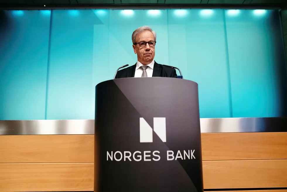 Norges Bank og sentralbanksjef Øystein Olsen offentliggjør rentebeskjeden kun skriftlig på mellommøtet torsdag.