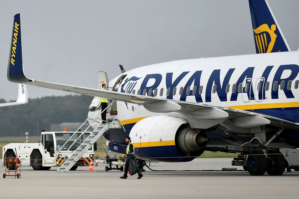 Kabinansatte i Spania skal i september streike mot Ryanairs varslede planer om å legge ned flybaser.