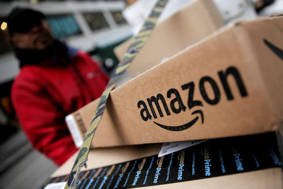 En Amazon-leveranse i New York, en av byene stedene der den amerikanske handelsgigantens såkalte Prime-kunder får gratis levering av varer samme dag som de bestilles.