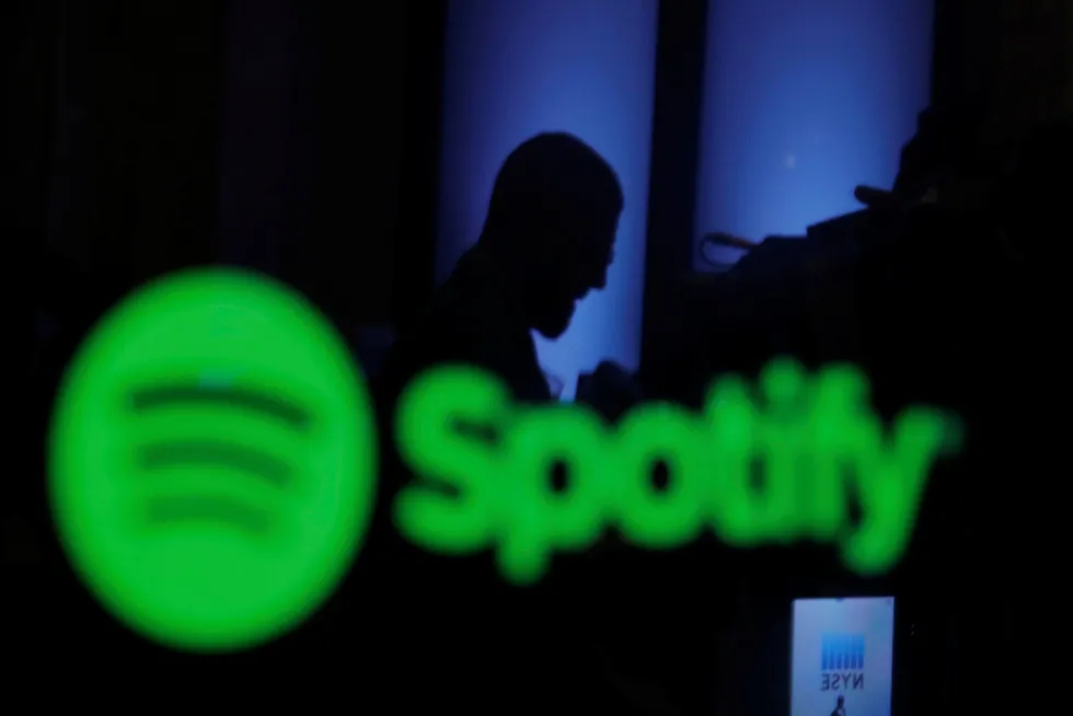 Strømmetjenesten Spotify ble børsnotert på New York-børsen i 2018. Selskapet tjener ikke penger. Det verdsettes ekstremt høyt sammen med andre teknologiselskaper uten overskudd, men med gode vekstutsikter.