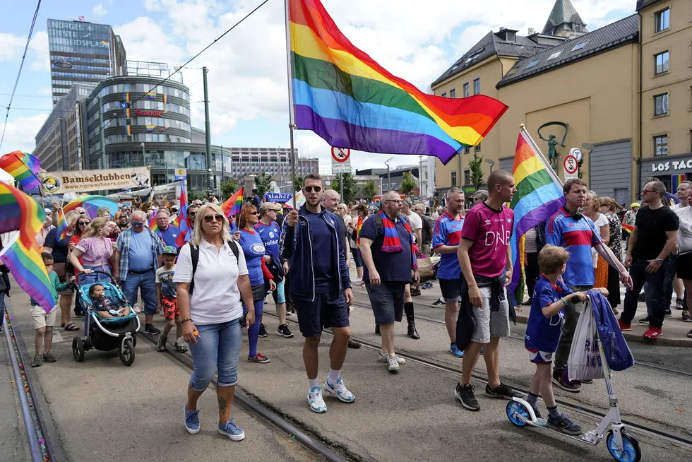 Oslo Pride Parade i tog i 2019, mens i år har det vært digitale Oslo Pride. Vi sees på Oslo Pride til neste år, skriver artikkelforfatteren.