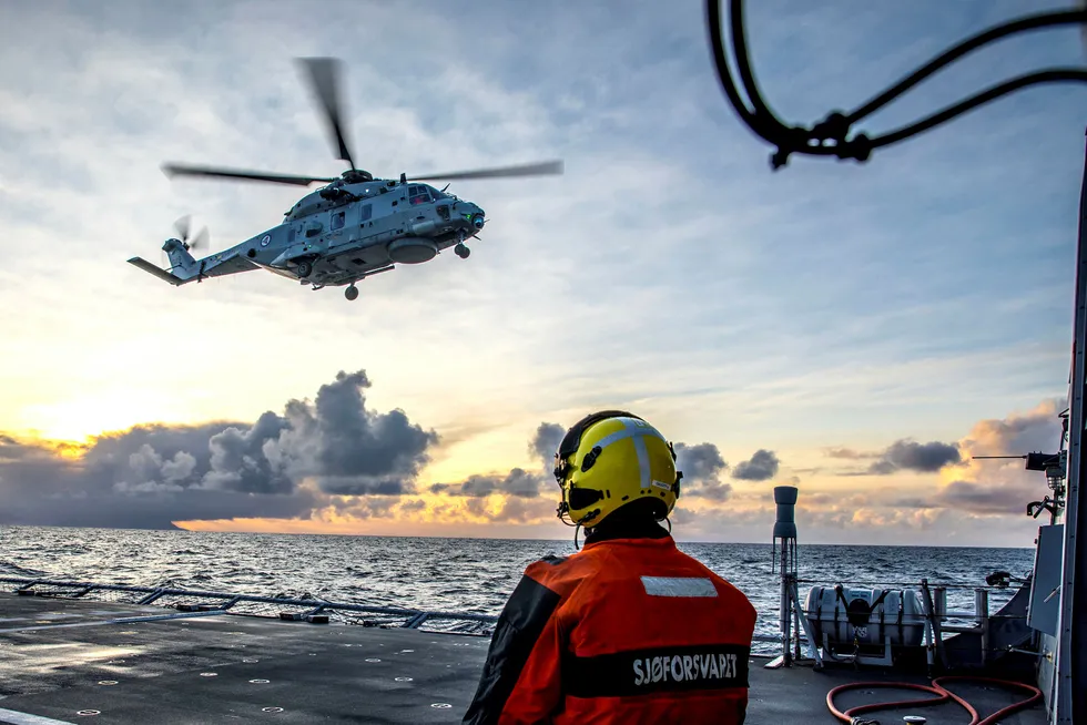 Helikopteret NH90 er med i sambandstest i et område utenfor Bodø. Foto: Marius Vågenes Villanger / Forsvaret