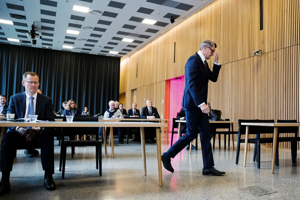 Aker-sjef Øyvind Eriksen (t.h.) og finansdirektør Frank O. Reite legger frem tall for første kvartal i selskapets lokaler på Fornebu torsdag. Foto: Per Thrana