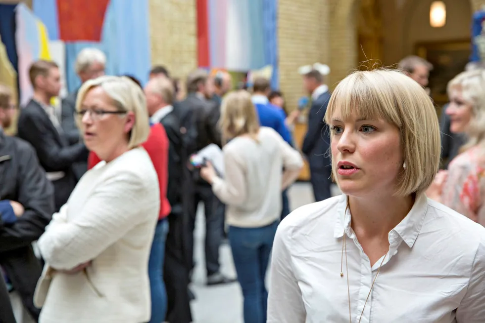 SVs Kari Elisabeth Kaski (til høyre) vil kreve klimabudsjett med ny regjering. Hun venter støtte fra flere partier.