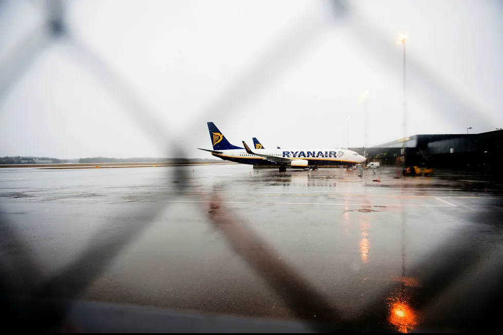 To fly fra Ryanair av typen Boeing 737-800 parkert pÂ Moss lufthavn Rygge i februar i fjor. Foto: Jon Olav Nesvold
