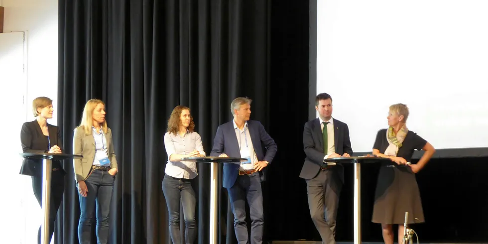 Paneldebatt om GMO under Havbruk2018. Dorothy J. Dankel (nummer tre fra venstre) ved Universitetet i Bergen er ikke opptatt det teknologiske ved crispr, men verdier