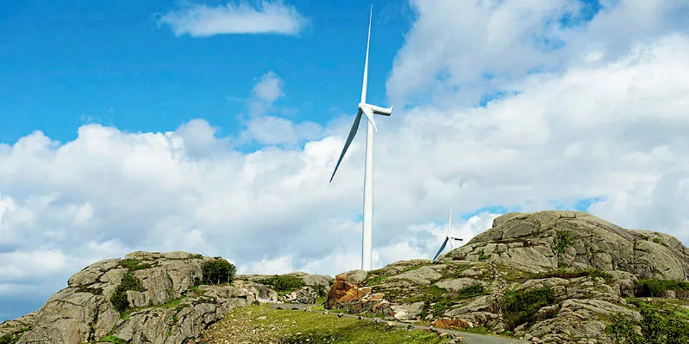Veidekke har fått i oppdrag å bygge fundament til en svensk vindkraftpark. De bygget også her på Lista.