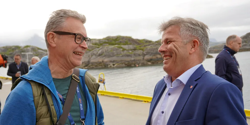 Tidligere fiskeriminister Odd Emil Ingebrigtsen (Høyre, t.h.) og nåværende fiskeriminister Bjørnar Skjæran (Ap). Begge måtte hanskes med effekten av pandemien for sjømatnæringen.