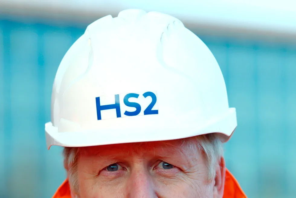 Storbritannias statsminister, Boris Johnson, lovet lyntoget HS2 fra London til Manchester. Nå kapper etterfølgeren Rishi Sunak prosjektet omtrent halvveis.