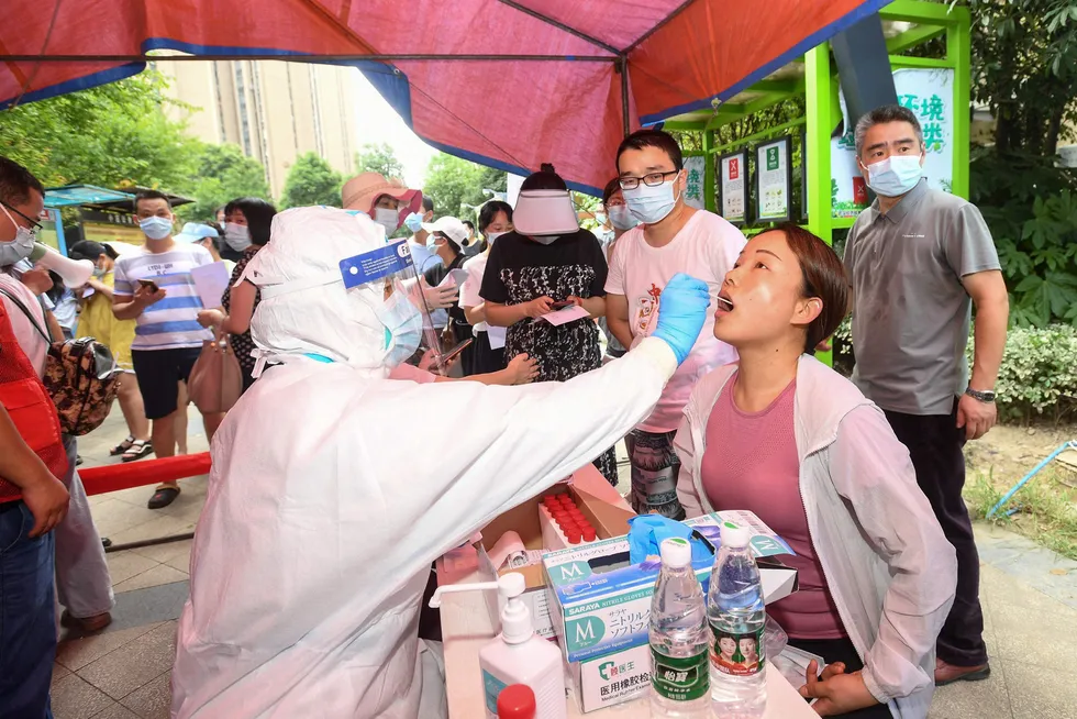 Det er igangsatt massetesting av de 11 millioner innbyggerne i den kinesiske millionbyen Wuhan, hvor de første tilfellene av koronaviruset ble identifisert.