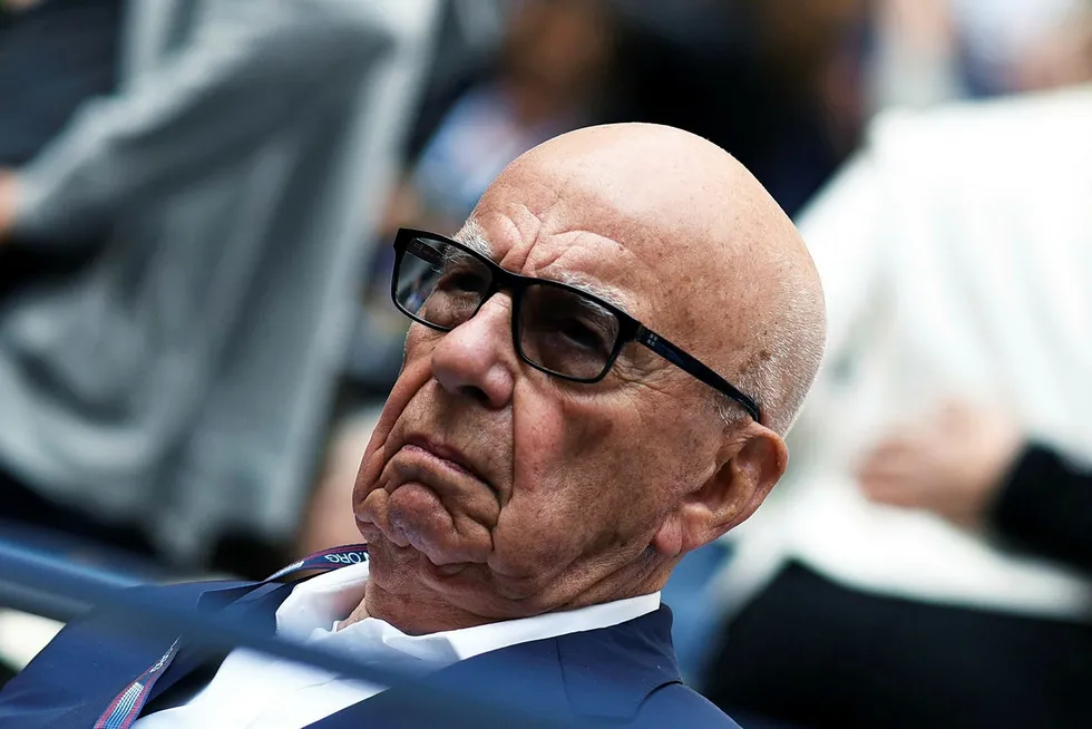 Rupert Murdoch og hans mediegigant 21st Century Fox opplyser at de samarbeider med EU etter razziaen mot selskapets lokaler i London. Foto: JEWEL SAMAD/AFP/NTB Scanpix