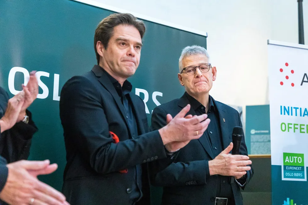 Bent Skisaker (til venstre) og Karl Johan Lier på børsnoteringsdagen for Autostore i 2021. Nå er begge ferdige i selskapet.