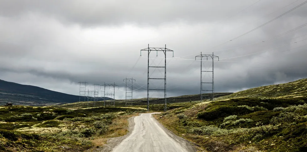 Tall fra strømbørsen Nord Pool viser at Sør-Norge lørdag får den høyeste spotprisen for en helgedag på to måneder.