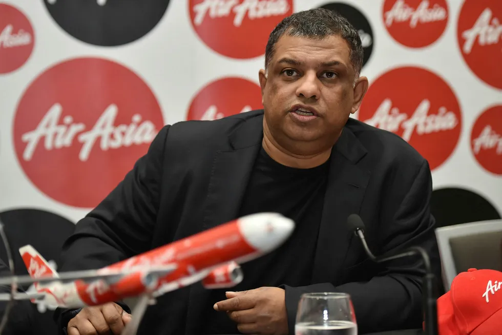 Den farverike grunnleggeren av AirAsia, Tony Fernandes, trakk seg som konsernsjef for flyselskapet tidligere i år i forbindelse med en korrupsjonsetterforskning. Nå kan livsverket kollapse.