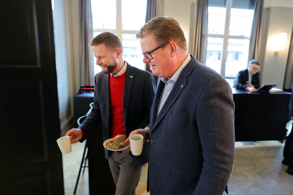 Alt tyder på at valgkomiteens leder Harald Furre (til høyre) må finne en erstatter for partiets andre nestleder Bent Høie (til venstre) i forkant av partiets landsmøte til våren. Valgkomiteen har sitt første møte mandag.