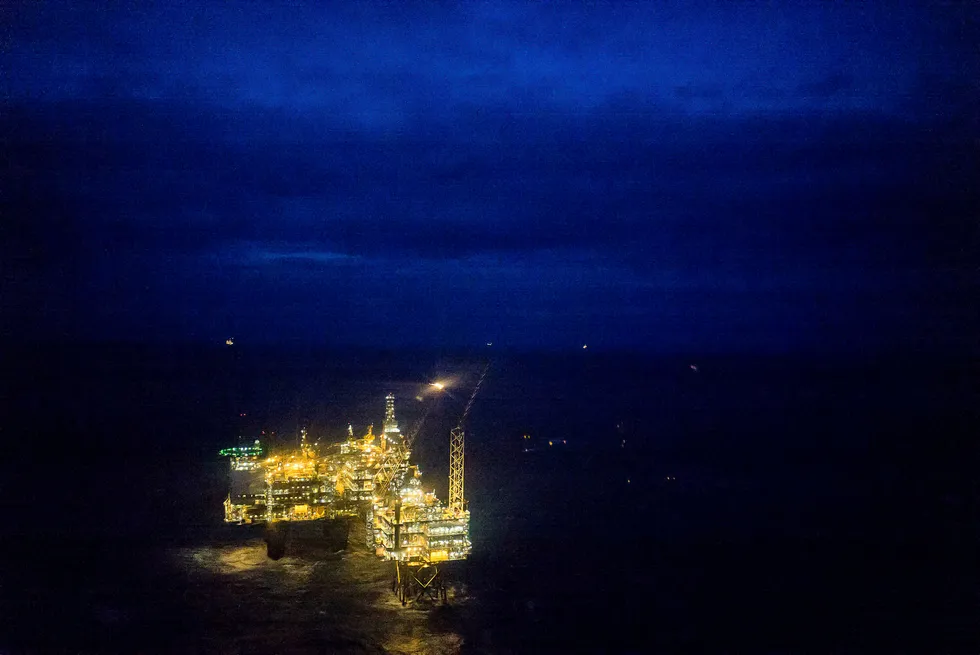 Oljeprisen stiger onsdag morgen. Her ses Oseberg Feltsenter i Nordsjøen.