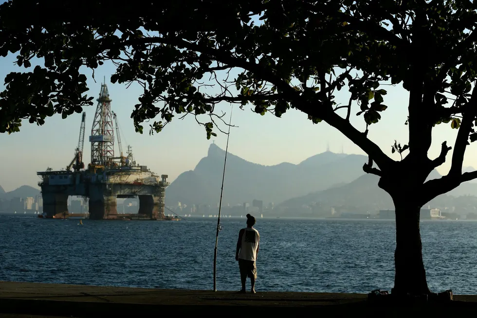 Her en av statsoljeselskapets Petrobras' rigger ved Niteroi i Brasil. Foto: Dado Galdieri, Bloomberg