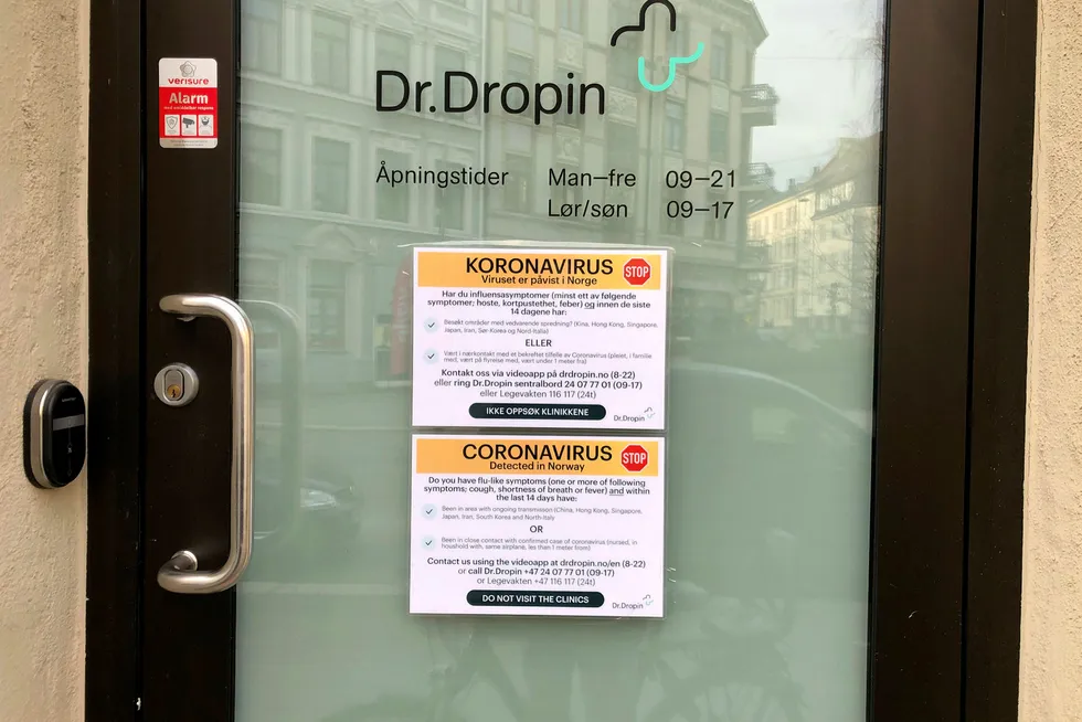 Dr. Dropin advarer sine kunder mot å komme inn i sine legekontorer hvis de tror de har koronasmitte. Kjeden har fått mer enn en dobling i henvendelser på video og telefon.