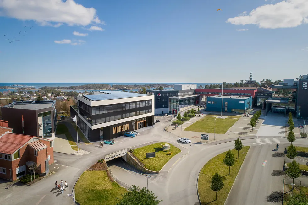 Morrow batteries har planer om en kjempefabrikk utenfor Arendal. I første fase bygges det et innovasjonssenter i tilknytning til forskning- og utdannelsesmiljøet her i Grimstad, samt en pilotfabrikk.
