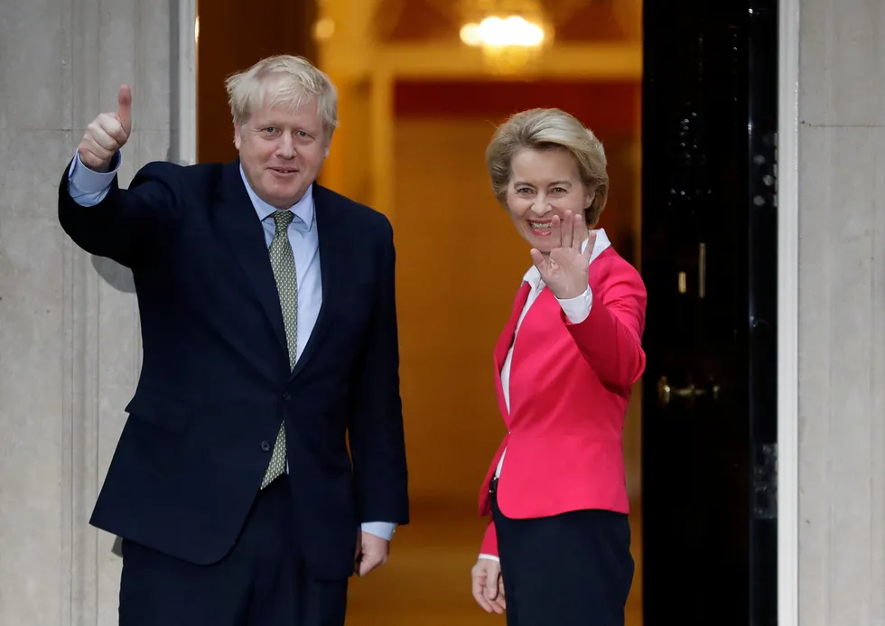 Mandag kveld skal Storbritannias statsminister Boris Johnson snakke med Europakommisjonens president Ursula von der Leyen. Etter fire og et halvt år kan brexit-svaret komme. Bildet er tatt i januar i år.