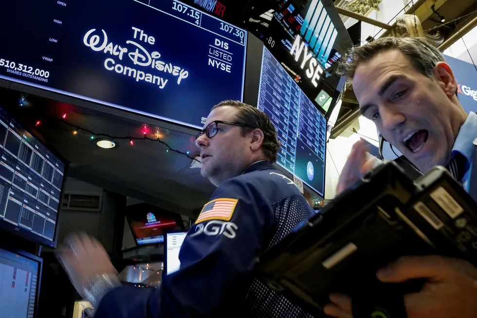 Walt Disney Company er opp magre 0,23 prosent etter at gigantkjøpet ble kjent. Twentieth Century Fox er opp 3,12 prosent. Foto: BRENDAN MCDERMID