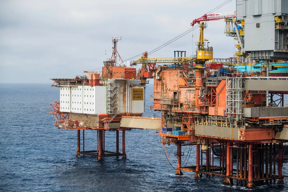 Kaefer Energy vil i løpet av året ansette minst 150 personer i sin oljeservicevirksomhet. En del av arbeidet skal gjøres for Aker BP. Her fra Aker BP-plattformen Valhall i Nordsjøen. Foto: Håkon Mosvold Larsen / NTB scanpix