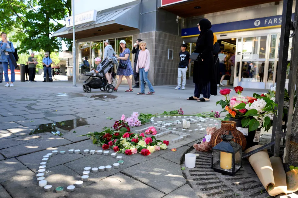 Blomster der i Farsta, sør i Stockholm der en 15 år gammel gutt døde og tre ble alvorlig såret etter skyting i sommer.