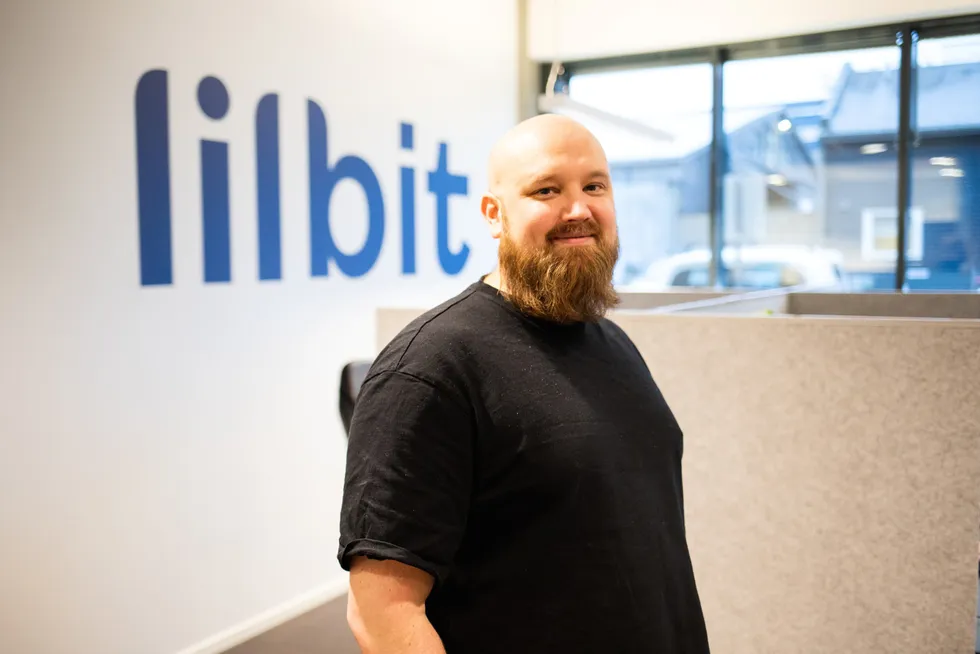 Gründerselskapet Lilbit og Morten Sæthre satte norgesrekord i folkefinansiering da de fikk inn 28 millioner fra småinvestorer. I beskrivelsen til investorene fremstilte de seg som leverandør til flere store norske kjeder.