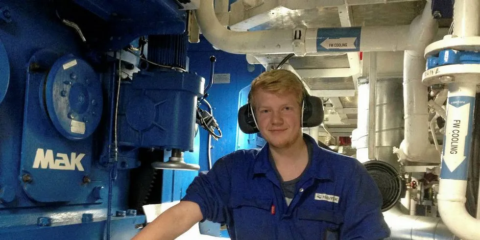 MASKINLÆRLING: Tobias Waagen (19), maskinlærling på tråleren «Gadus Njord», opplever at trygghet og at sikkerhet blir tatt på alvor på Havfisk-tråleren.Foto: Einar Lindbæk