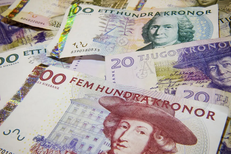 For billig? Etter kraftig kursfall snakker svenske politikere igjen om å skifte ut kronen med euro.