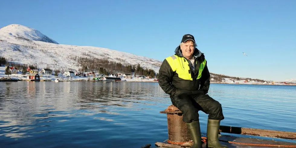 Kritisk: Daglig leder Egil Johansen hos Nord-Senja Fisk AS frykter mange fiskekjøpere vil bukke under i kampen om fisken med storkonsern som Lerøy.Foto: Jørn Mikael Hagen