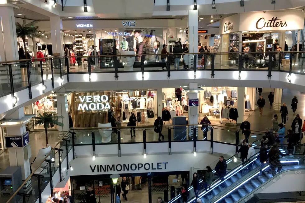 Shopping på Oslo City kjøpesenter i sentrum av byen. Foto: mona pedersen