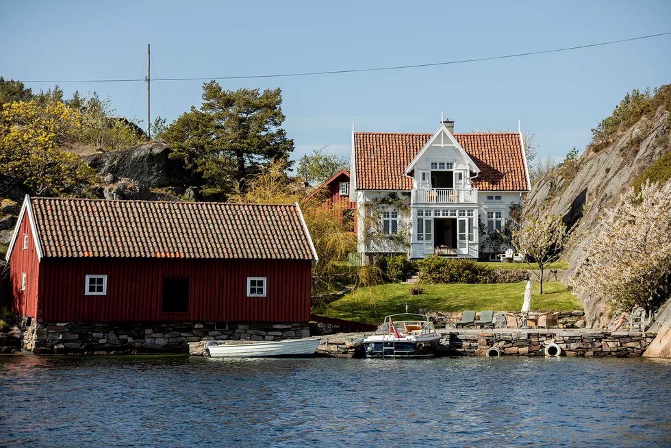 Familien Platou solgte sitt landsted på Steinsøya i Gamle Hellesund på Sørlandet i juli.