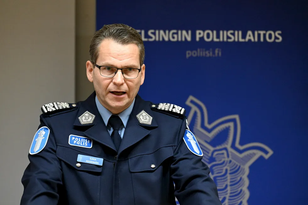 Politikommissær Ilkka Koskimäki på pressekonferansen i Helsingfors 2. juledag