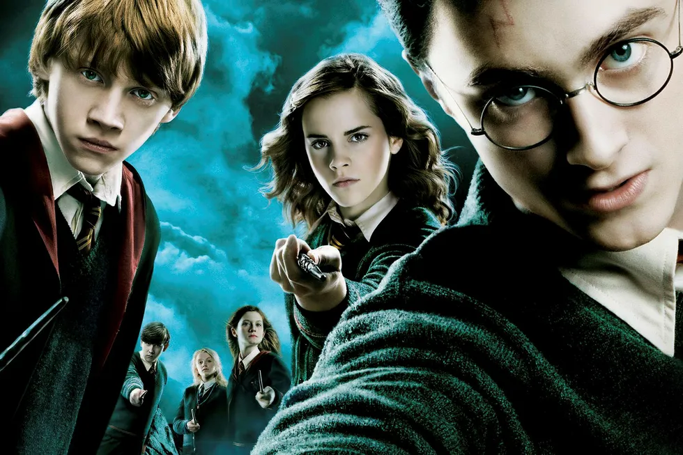 Harry Potter-lesere har fått med seg hvordan lord Voldemorts tilhengere sikret seg Magidepartementet. Det norske utenriksdepartement er også et magidepartement, mener artikkelforfatteren.