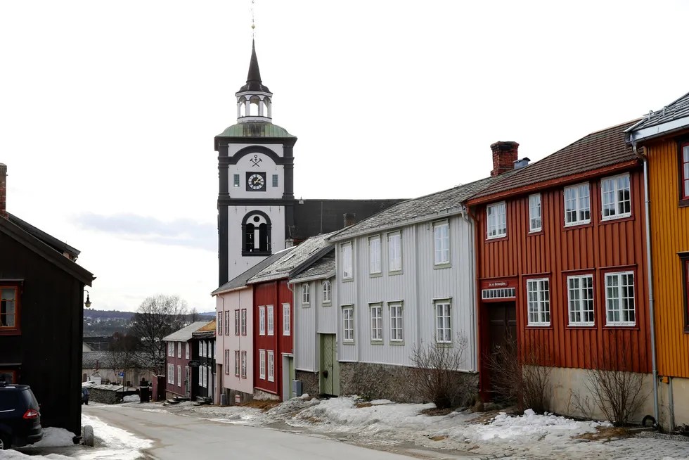 Det halvkommunale energiselskapet Ren Røros stiller ikke lenger krav til at selskapets private aksjonærer både må bo og være kunde av selskapet.