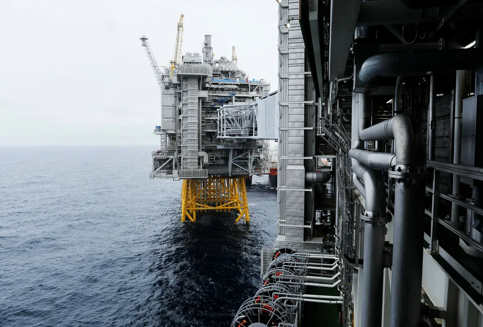 Petroleumsinvesteringene vil øke «markant» i årene fremover, heter det i SSBs konjunkturtendenser. Her fra oljefeltet Johan Sverdrup.