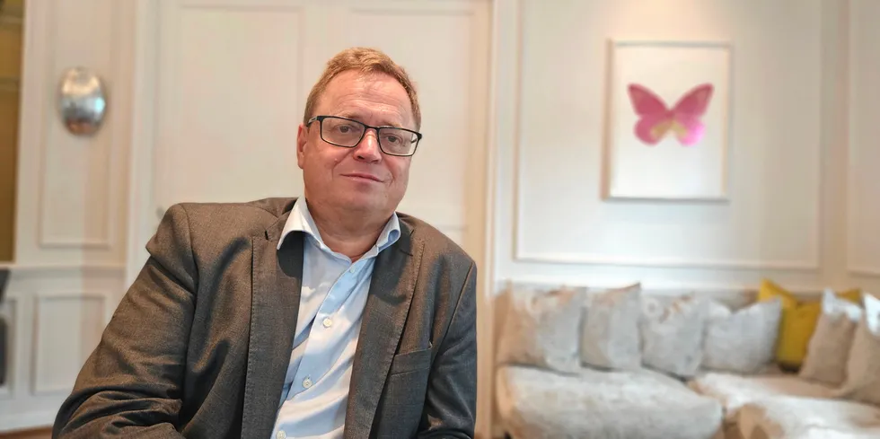 Gunnar Aftret er finansdirektør i Måsøval. Han sier at selskapets store, langsiktige investorer ikke ønsker at selskapet skal flyttes fra Euronext Growth til Oslo Børs' hovedliste nå.
