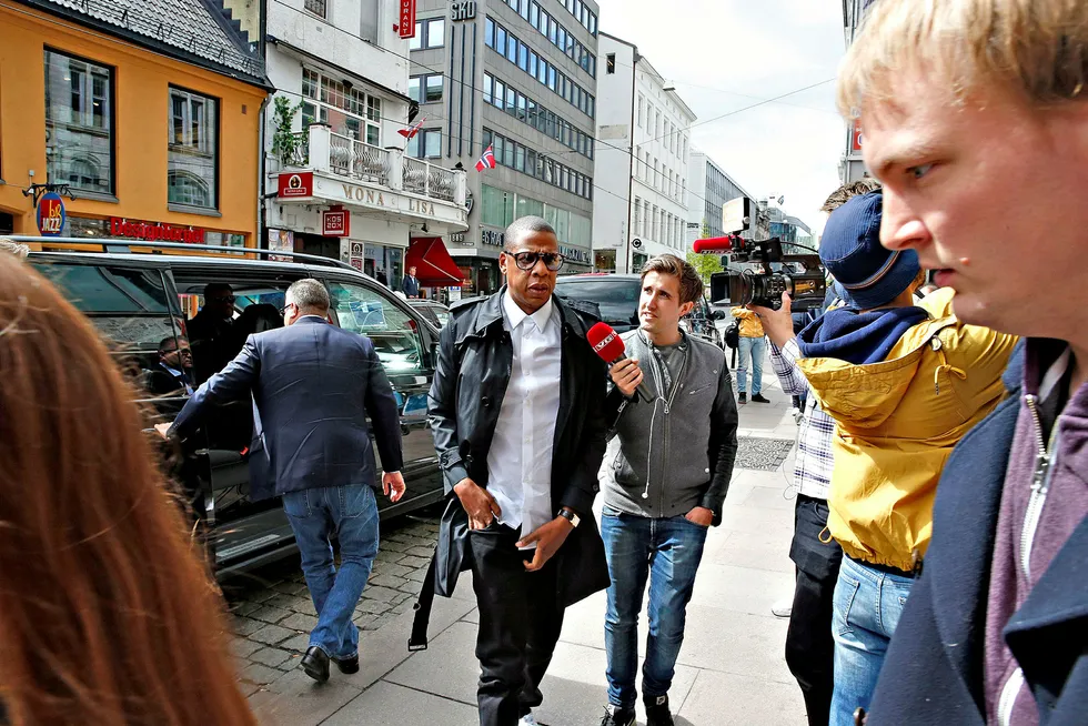 Hiphop-mogulen Jay Zs strømmetjeneste er anmeldt av rettighetsorganisasjonen Tono. Her er rapperen på vei inn til Tidals første kontorer i Oslo i 2015. Foto: Trond Solberg/VG/NTB Scanpix