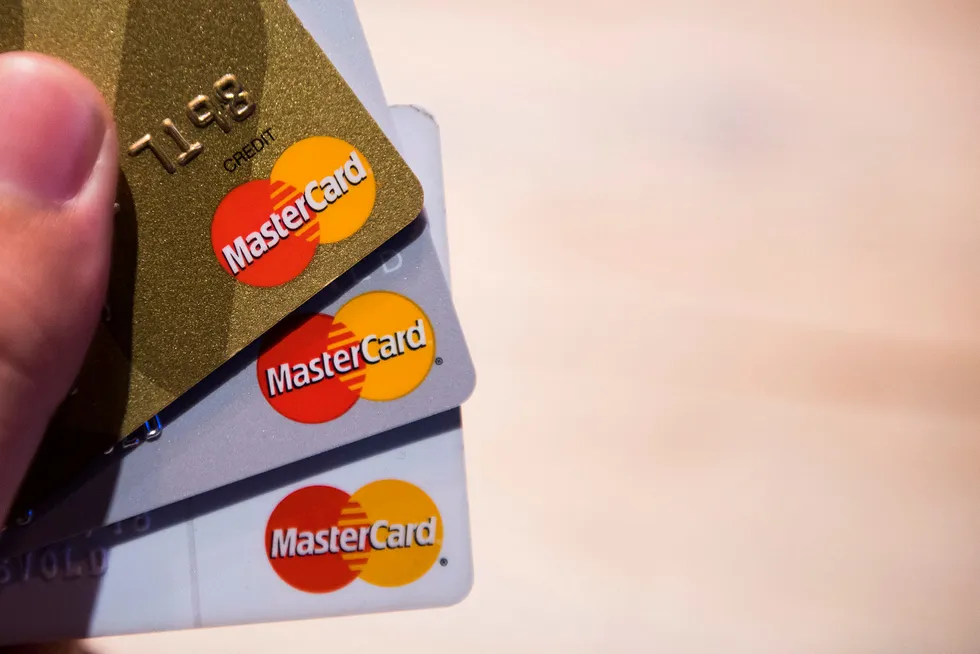 MasterCard skal sammen med seks nordiske banker utvikle en ny nordisk betalingsløsning der man kan betale via telefonen sin.