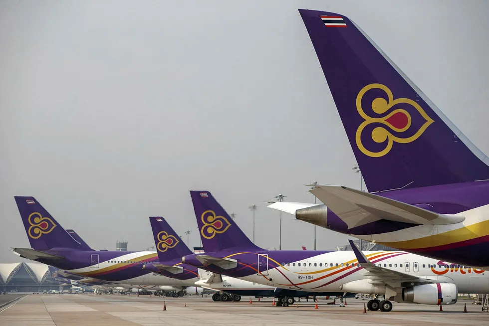 Thai Airways har innstilt alle flyvninger til og fra Europa på grunn av en eskalering i konflikten mellom Pakistan og India. Det er store forsinkelser og kaos ved hovedflyplassen i Bangkok. Flyvninger til og fra Oslo ble innstilt onsdag.