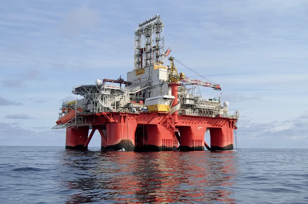 Services required: the semi-submersible drilling facility Transocean Norge