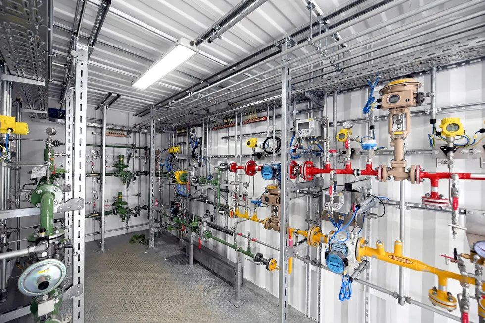 The pipes that mix hydrogen (red) with natural gas (yellow) into a blend (green) at Netze BW's Hydrogen Island Öhringen scheme.