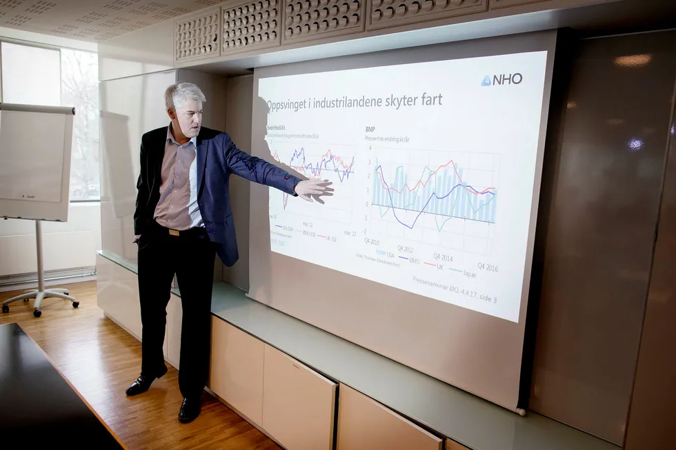 Sjeføkonom Øystein Dørum i NHO presenterte tirsdag NHOs siste oppdatering for norsk økonomi. Foto: Øyvind Elvsborg