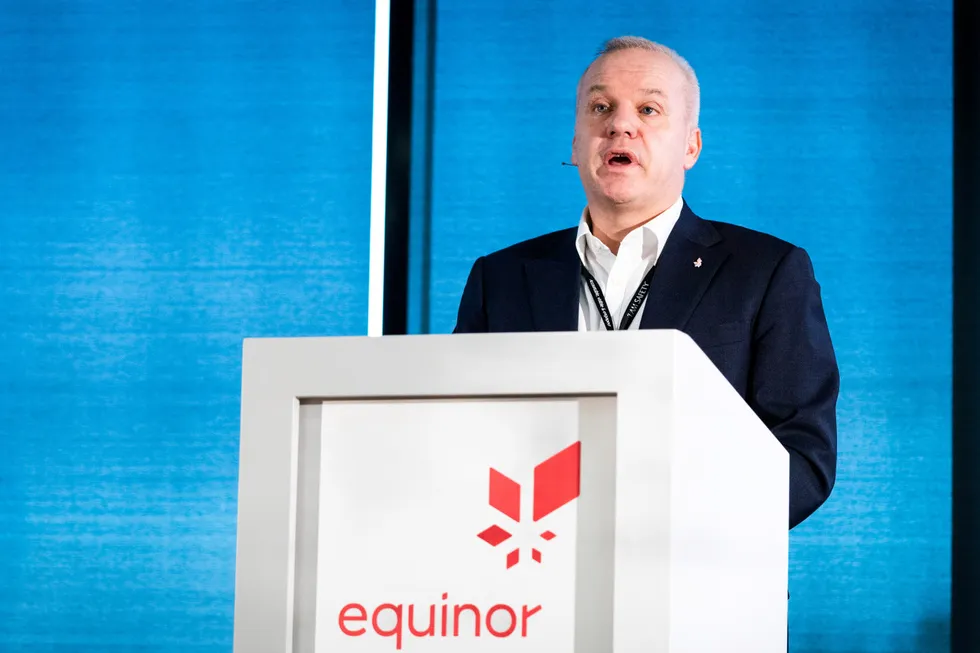Equinor-sjef Anders Opedal fikk en lønn på over 18 millioner kroner for fjoråret. Nå utbetales det bonus på rundt 80.000 kroner til alle Equinor-ansatte.