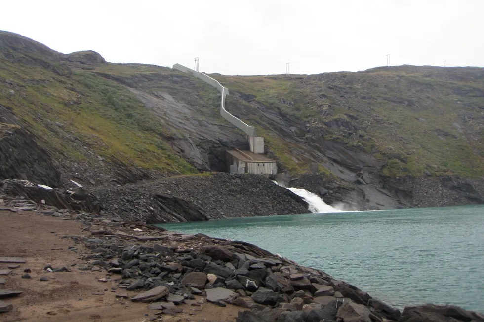 Bitcoin-utvinning er ei støtteordning for utbygging av fornybar energi som elles ikkje ville vore lønsam, eller som ville vore stranda grunna svakt straumnett, skriv Sturle Sunde. Her småkraftverk i regi av Nordkraft i Tysfjord i Nordland.