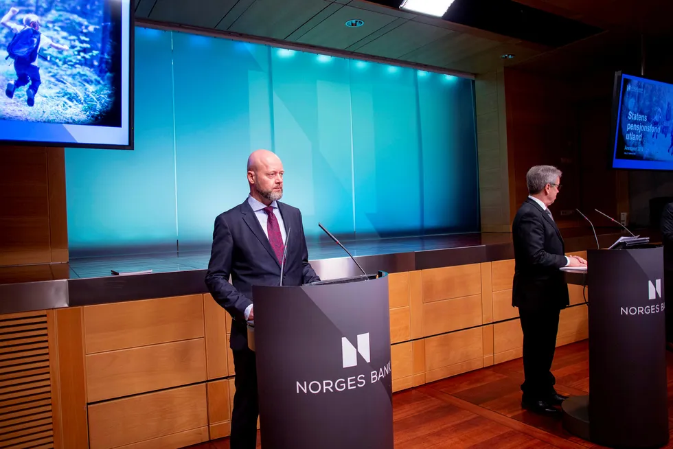 Yngve Slyngstad legger frem Oljefondets resultater for 2019. Til høyre sentralbanksjef Øystein Olsen.