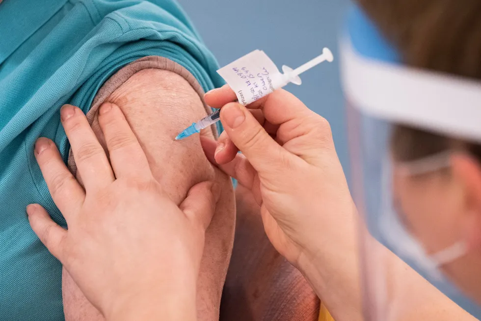 Det er flere grunner at til at mennesker velger å ikke vaksinere seg, skriver artikkelforfatteren.